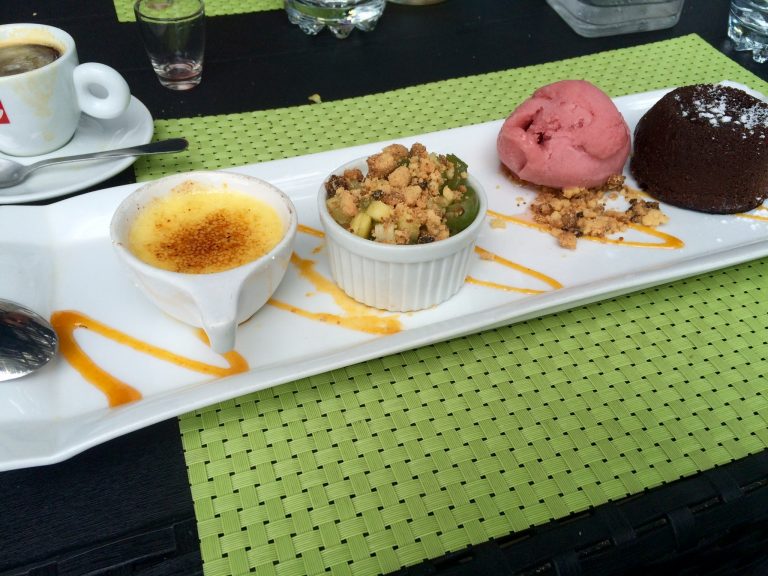 bonne adresse restaurant saint-paul 974 la barque-ile-reunion-cafe-gourmand