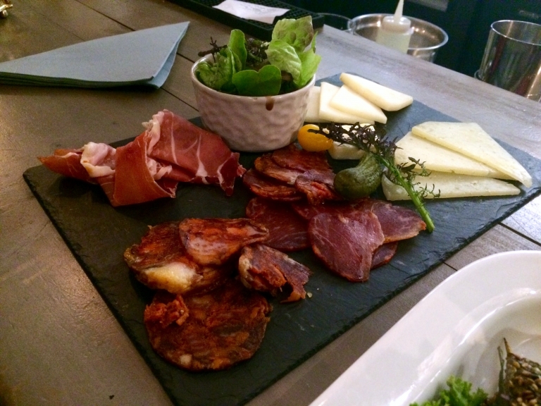 apoteek Bonne adresse restaurant cocktail tapas saint-denis-97400-charcuterie-2