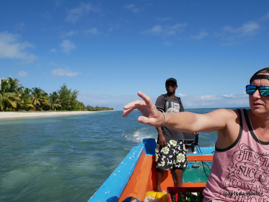 sambatra beach lodge madagascar vacances ile aux nattes equipe