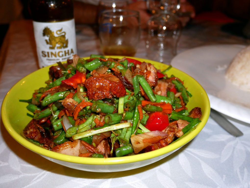 laan duangjan bonne adresse restaurant thai saint paul 974 porc croustillant basilic